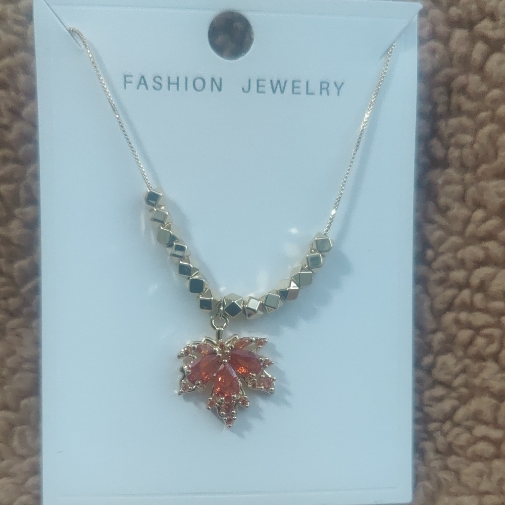 💕 5for $25💕Goldtone and Orange Leaf Pendant Necklace